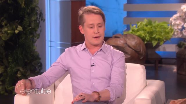 Macaulay Culkin Won't Recreate His 'Home Alone' Face смотреть онлайн