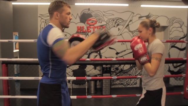 Работа на лапах в боксе — Урок 1, тренировка для начинающих от Андрея Басынина