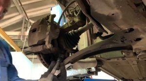 NISSAN X-TRAIL, вибрация при маленькой скорости. Находим и устраняем причину.