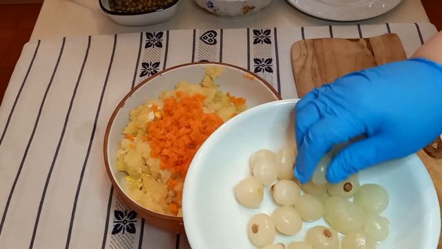 Салат "Оливье" по новому. В Италии заменили несколько ингредиентов, получилась "бомба"!!!!! смотреть онлайн