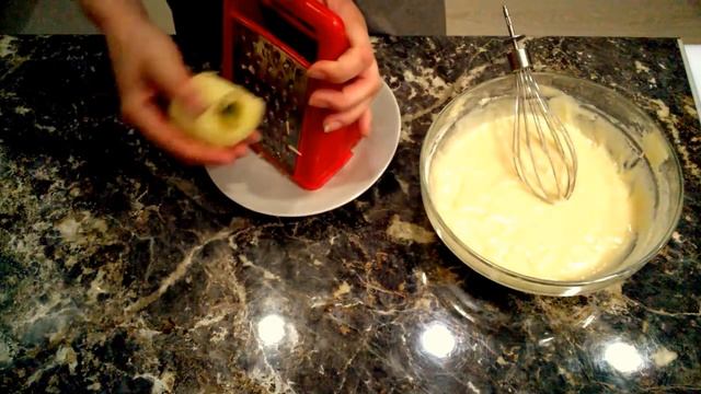 Оладьи на кефире с яблоками. Яблочные оладушки. Вкусные и нежные! смотреть онлайн