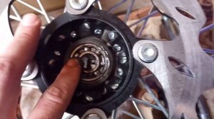 Смазываем подшипники на колесе  питбайка?