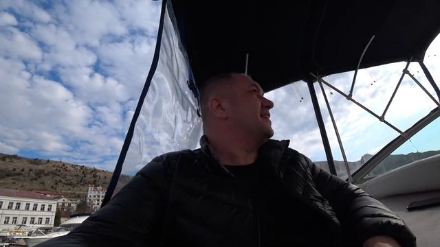 СНЯЛ КАТЕР НА ЧАС И ОТПРАВИЛСЯ ПО БУХТЕ С ИНДИВИДУАЛЬНОЙ ЭКСКУРСИЕЙ смотреть онлайн