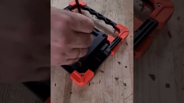 Аккумуляторные прожекторы TDM смотреть онлайн