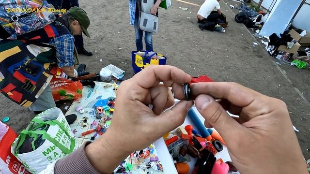 Поход на барахолку Санкт-Петербурга. ВСЁ БЕСПЛАТНО. Блошиный рынок на Удельной смотреть онлайн