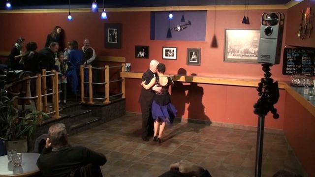 Cristina & Vicente dancing "La cumparsita" played by North Tango (improvised dancing) смотреть онлайн