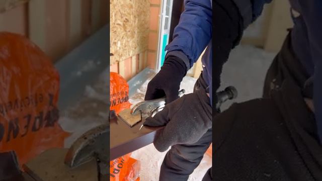Резка наличников и загибание под углом для окон каркасного дома