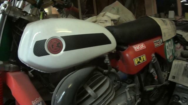 ГАРАЖ ДЯДИ ВОВЫ СЕДОГО, ВЫ ТОЛЬКО ПОГЛЯДИТЕ ЧТО ОН ВЫТВОРЯЕТ смотреть онлайн