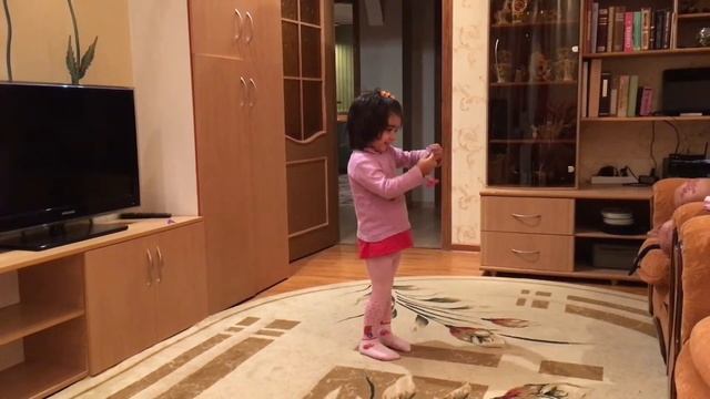 Девочка говорит "ОГУРЕЦ" смотреть онлайн