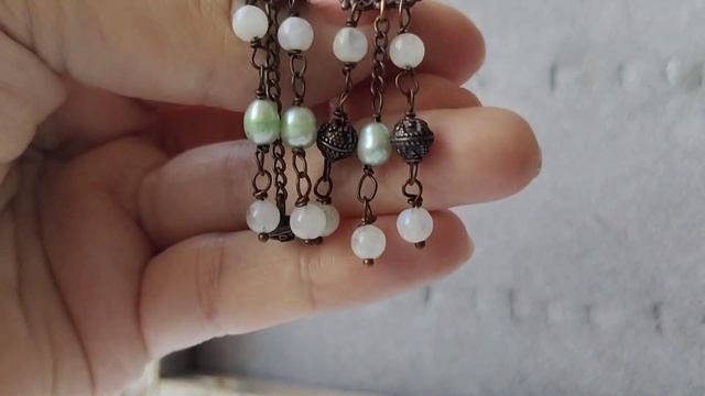 Ассиметричные серьги с жемчугом и лунным камнем в бохо стиле © смотреть онлайн