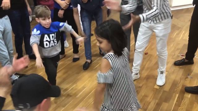 ALISHKA Малышка Танцуют Четко Кайфово 2019 Девушки Рвут Танцпол Самая Топ Чеченская Лезгинка Ловзар смотреть онлайн