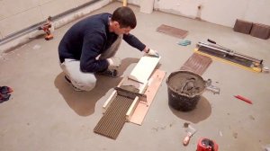 Приспособления для нанесения клея, на плитку.