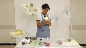 Как сделать большие цветы из пластика? БЕСПЛАТНЫЙ видео-урок. Прозрачные и ЗЕРКАЛЬНЫЕ цветы из ПЭТ.