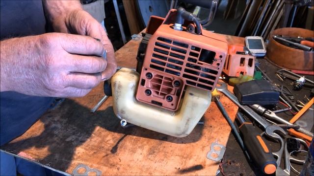 Это триммер ,,Husqvarna 24-С,, владельцы которого ни когда не кашляют!!! смотреть онлайн