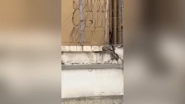 The ground cracks, swallowing 142 houses, a powerful earthquake in Baja California смотреть онлайн