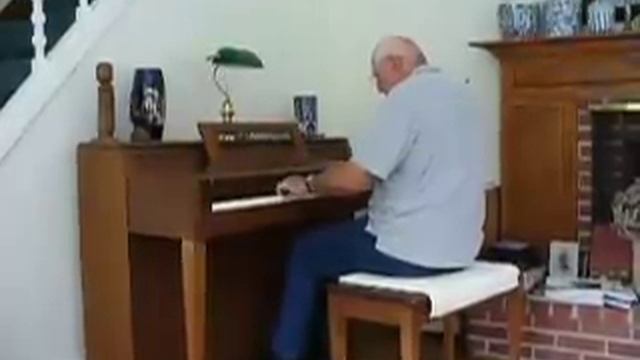 Dad playing Flight of the Bumblebee смотреть онлайн