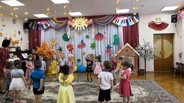 Песня "Осень золотая" 2я младшая группа смотреть онлайн