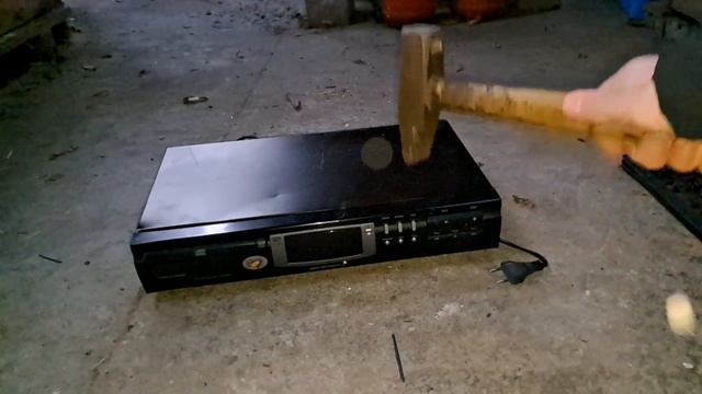 Philips Cd Player Destruction смотреть онлайн