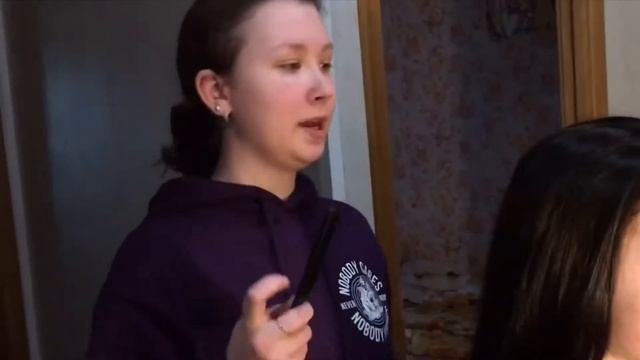 Красим и стрижем волосы в домашних условиях | Сделали татуировки? смотреть онлайн