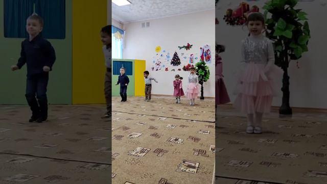 Мини центр 2023 8 марта смотреть онлайн