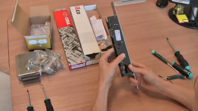 Перестановка запирающего ригеля на электромеханических замках смотреть онлайн