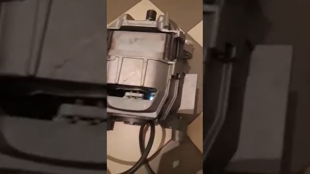 Искрит двигатель стиральной машины - изношенные щетки смотреть онлайн