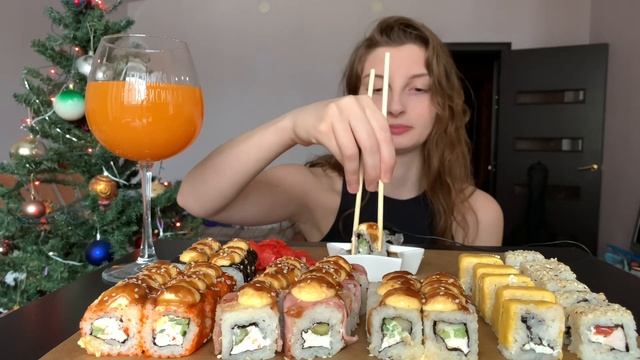 Вкусные роллы / МУКБАНГ смотреть онлайн