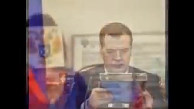 Медведев: Прежде чем объявлять о закрытии соцсетей, нужно включать мозги смотреть онлайн