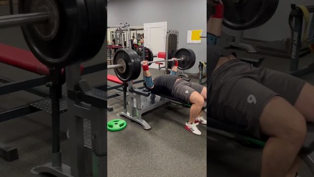 Жим лежа 150кг на 5 повторений смотреть онлайн