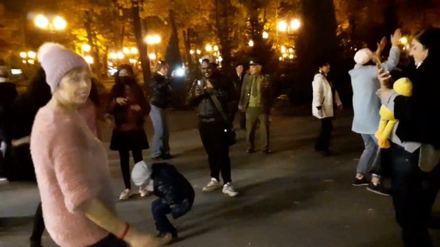 С ТОБОЮ РАЙ НА ЗЕМЛЕ!???/ТАНЦЫ В ПАРКЕ ГОРЬКОГО ХАРЬКОВ ОКТЯБРЬ 2021 смотреть онлайн