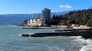 Крым, Ялта, посёлок Никита. ШТОРМ НА МОРЕ. Волны до ДВУХ метров.