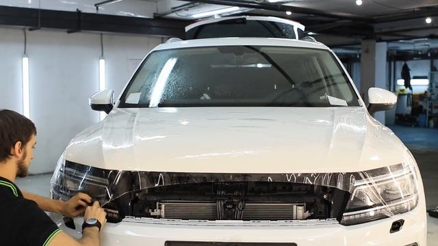 Клеим полиуретановую пленку Suntek PPF на капот Tiguan 2017 смотреть онлайн