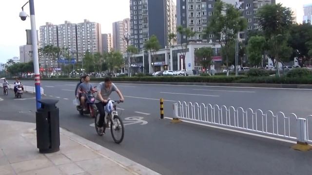 Прогулка по вечернему Куньмину смотреть онлайн