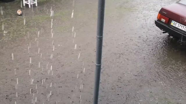 Бешеный ливень. Давно не было такого смотреть онлайн
