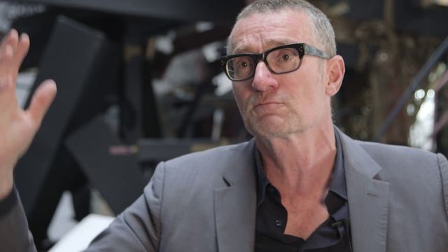 Thomas Hirschhorn - Artist Interview смотреть онлайн