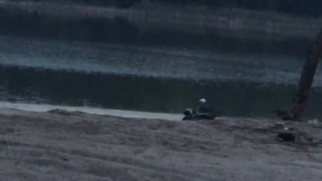 750 KAWASAKI на пляже смотреть онлайн