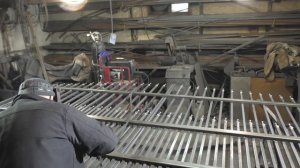 Стильный , красивый забор из профильной трубы сделанный своими руками .