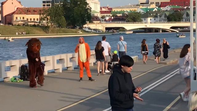 Минск Беларусь, развлечения на набережной Свислочи около Дворца Спорта смотреть онлайн