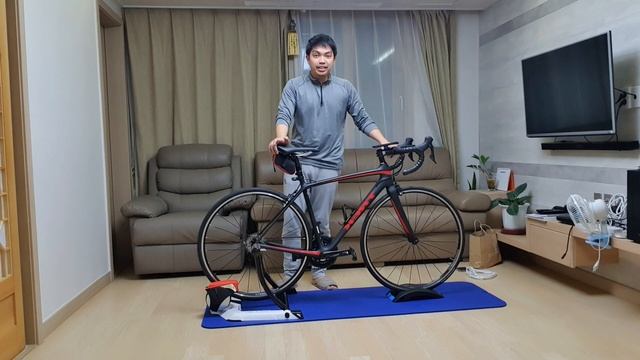 [VLOG 6_CYCLING RB] SETTING UP MY ELITE QUBO DIGITAL SMART B+ TRAINER FOR INDOOR CYCLING смотреть онлайн