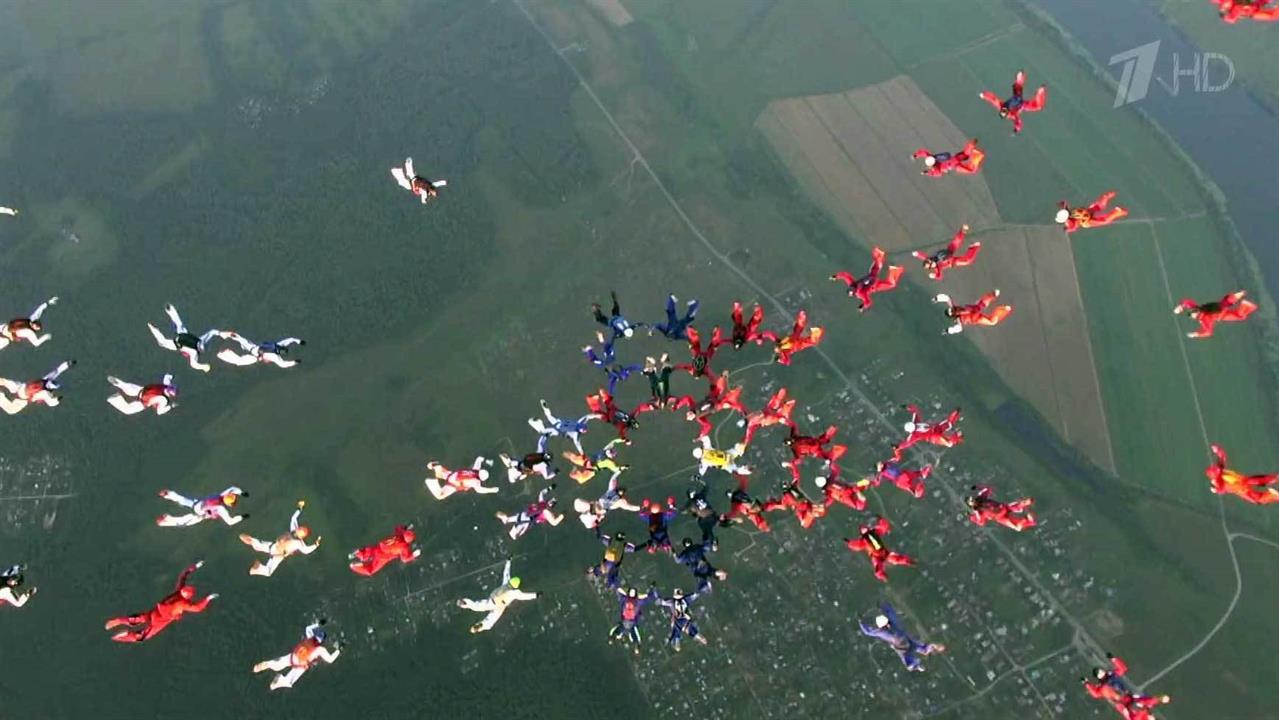 Российские парашютисты готовятся установить 