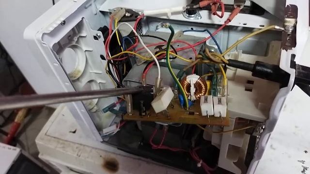 свч Elenberg не греет.