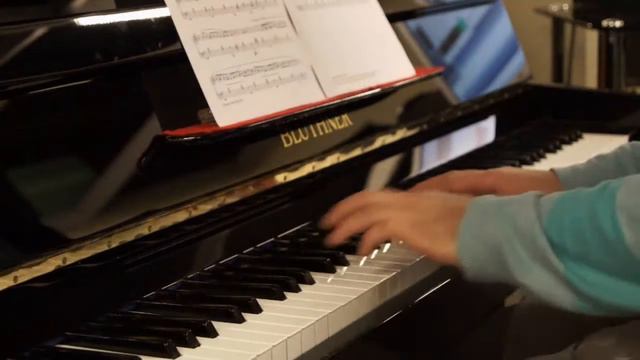 Blüthner Klavier | Satie - Gnossienne смотреть онлайн