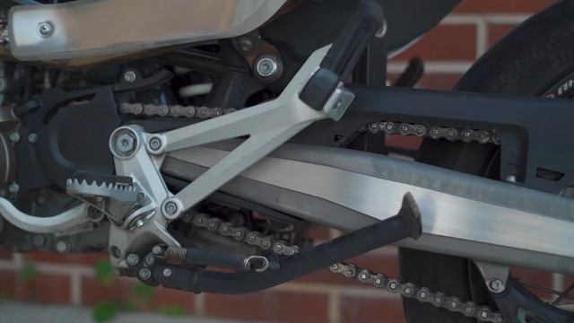 Husqvarna 701 Supermoto - НАСТОЯЩИЙ СУПЕРМОТО? смотреть онлайн