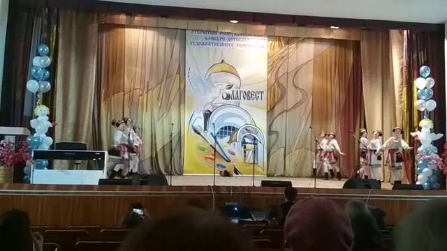 Красивый мордовский народный танец " Мазый паценя" танцевальный коллектив "Фантазия" смотреть онлайн