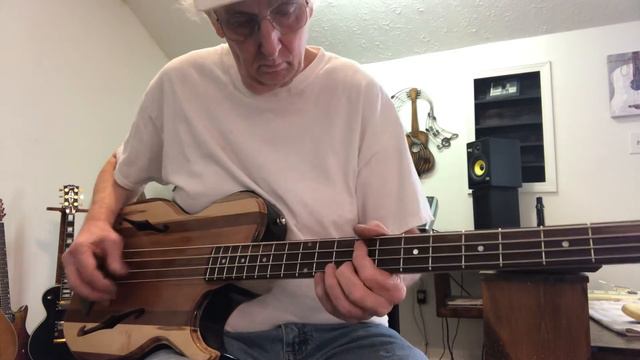 Acoustic electric bass/fuzz bass смотреть онлайн