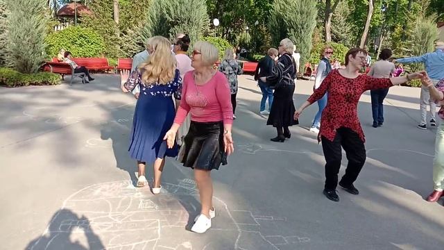 А МНЕ ТАК ХОЧЕТСЯ  С ТОБОЙ!!!!СЧАСТЛИВЫЕ МИНУТЫ В ПАРКЕ ГОРЬКОГО!!!