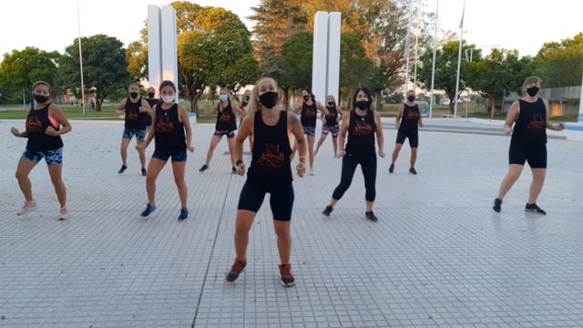 ZUMBA/VIVE LA VIDA LOCA/RICKY MARTIN смотреть онлайн