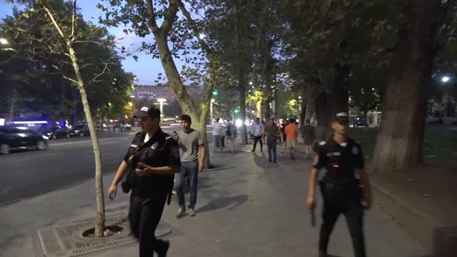 04.09.22, Вс. Душный вечер в Ереване - у Оперы. Хвала ветру сработала!:)(?). Семейный вечер. смотреть онлайн