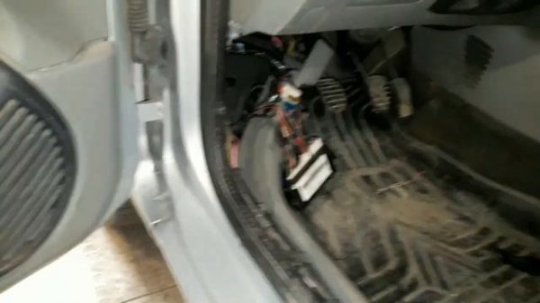 Renault Symbol  Периодически не заводится.