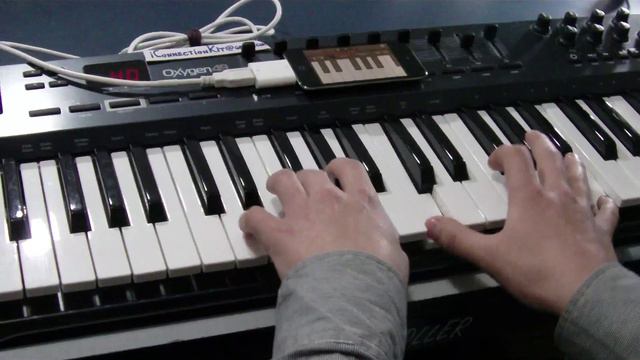 [Camera Connection Kit] Oxygen49 USB MIDI Controller on iPod Touch 4g / iPhone смотреть онлайн